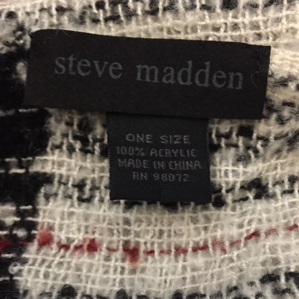 NWOT Blanket Scarf Black/Red/Cream - Picture 4 of 4